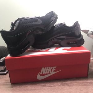 WMNS NIKE AIR MAX JEWELL